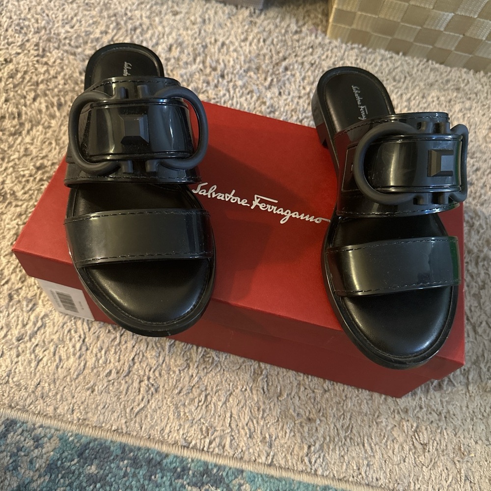 Salvatore Ferragamo Nero Slide Sandals